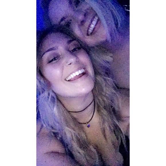 Meet your Posher, Julia - Picture 2 of 5